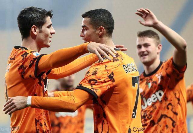  梅斯德比战万人空巷激情四射  