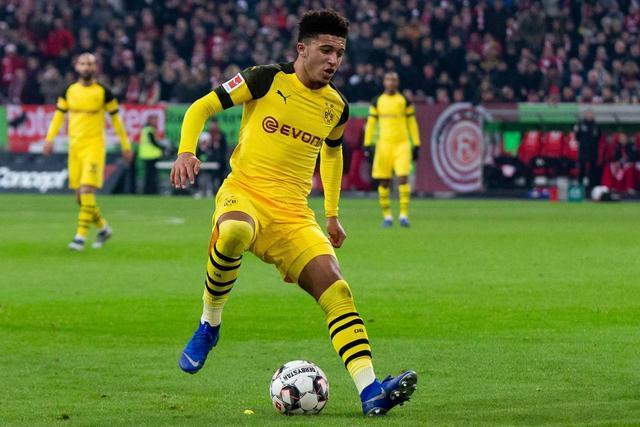  利物浦边锋群集体爆发,萨拉赫马内双翼齐飞