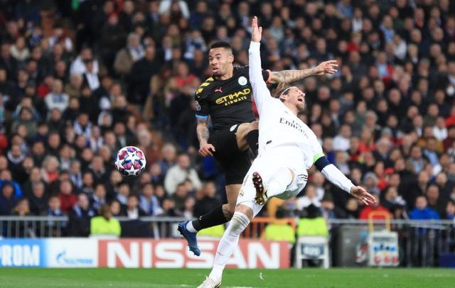  罗马队长挺身而出，头球破门助球队全身而退  