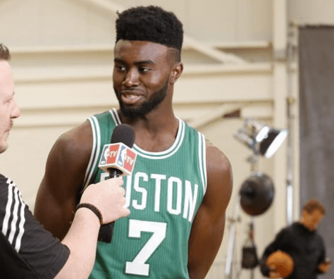  杰伦布朗爆发凯尔特人客场击败猛龙稳排名